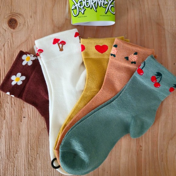 Journeys NWT 5 piece mulit-colored  Women's sock set - Picture 1 of 5